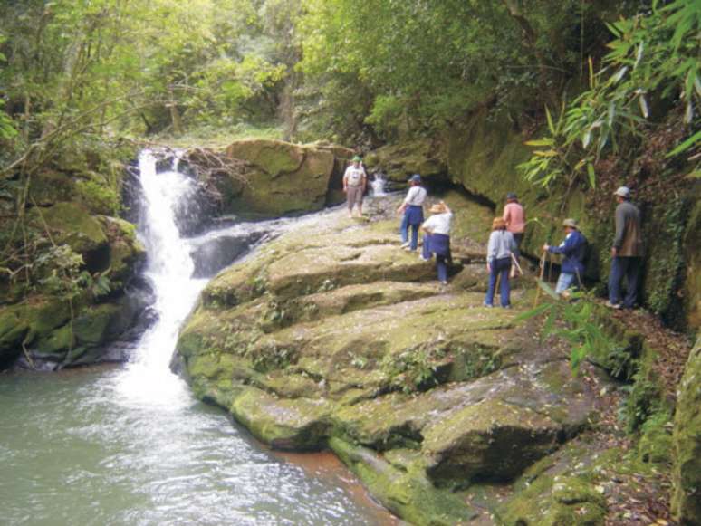 Visitantes estava na Cascata do Mezzomo, em Silveira Martins (RS), quando foram surpreendidos pelo rápido aumento do fluxo de água quando o temporal atingiu a região