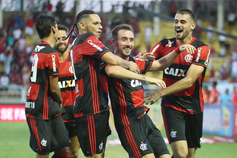 Vinte gols marcados em sete jogos: ataque do Flamengo começou 2017 arrasador