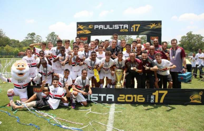 Cotia rendeu 12 títulos para o São Paulo em 2016 (Foto: Rubens Chiri/saopaulofc.net)