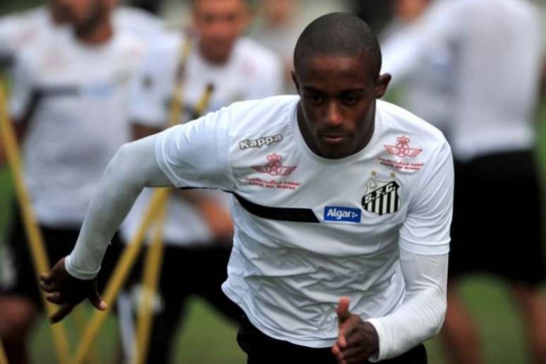 Caju foi promovido da base do Santos em 2014 (Foto:Ivan Storti/Santos)