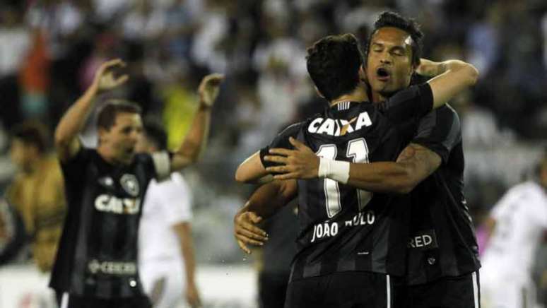 Botafogo busca a última comemoração antes de disputar a fase de grupos (AFP PHOTO / CLAUDIO REYES)