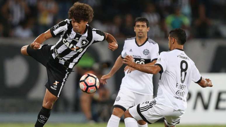 Na quarta-feira passada, o Glorioso venceu o Olimpia por 1 a 0 e abriu vantagem (Foto:Satiro Sodré/SSPress)