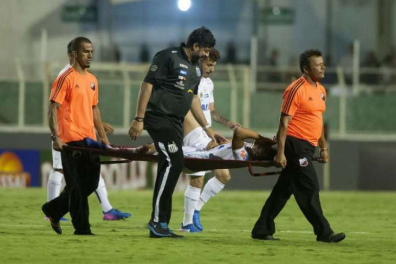Cittadini deixou o campo com fortes dores e chorando (Foto: Ivan Storti / Santos FC)