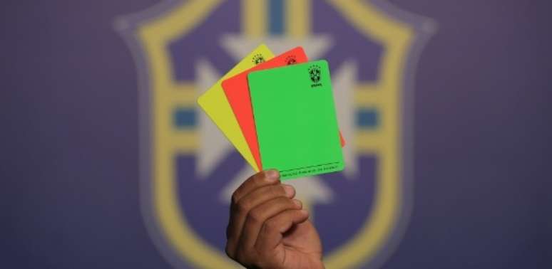Cartão verde será aplicado pelo árbitros a jogadores que promoverem o fair play, como em casos em que reconheça que fez a falta ou tocou por último na bola em uma dividida