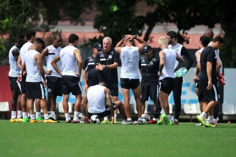 Dorival conversa com os jogadores (Foto: Ivan Storti / Santos FC)