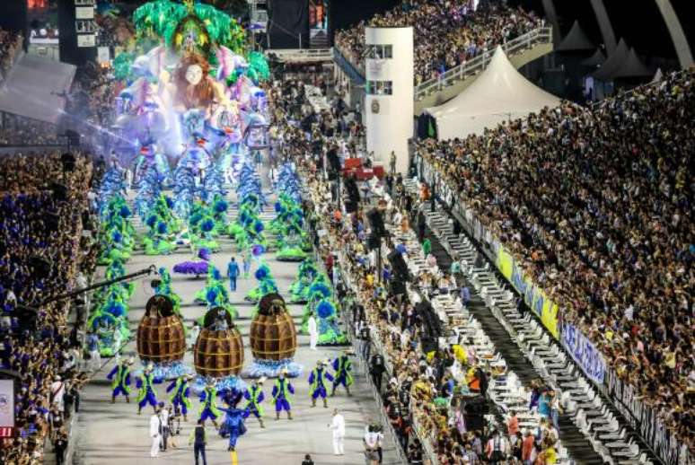 Desfile de 2016 da Unidos de Vila Maria, que volta ao Sambódromo do Anhembi na noite desta sexta-feira