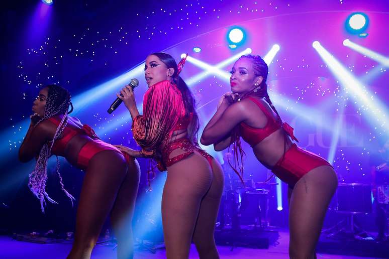 Fio-dental de Anitta durante o Baile da Vogue deu o que falar nas redes sociais