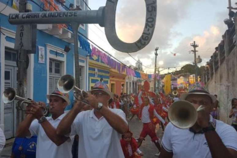 A Troça Carnavalesca Mista Cariri Olindense, agremiação de 96 anos de idade, levou sua chave da cidade de Olinda 