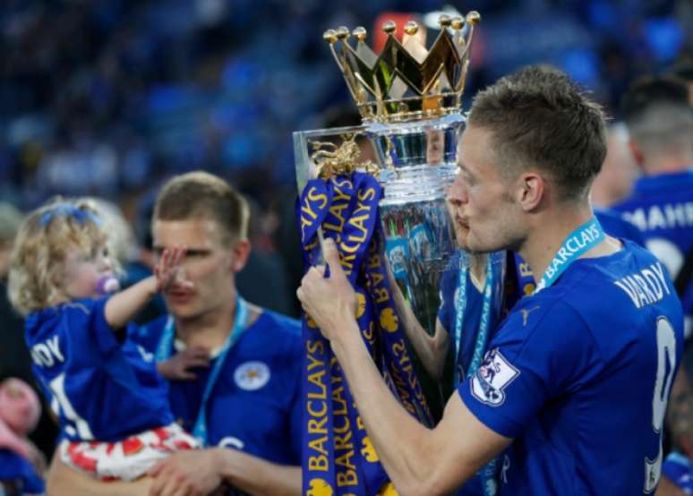 Vardy foi campeão inglês ao lado de Ranieri (Foto: Adrian Dennis / AFP)