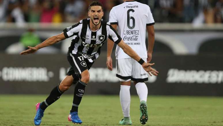 Pimpão fez o gol da vitória do Glorioso sobre o Olimpia, no Nilton Santos (Foto: Satiro Sodré/SSPress/Botafogo)