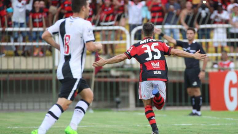 Luan fez pênalti em Everton, que resultou no gol de Diego no clássico (Foto: Gilvan de Souza / Flamengo)