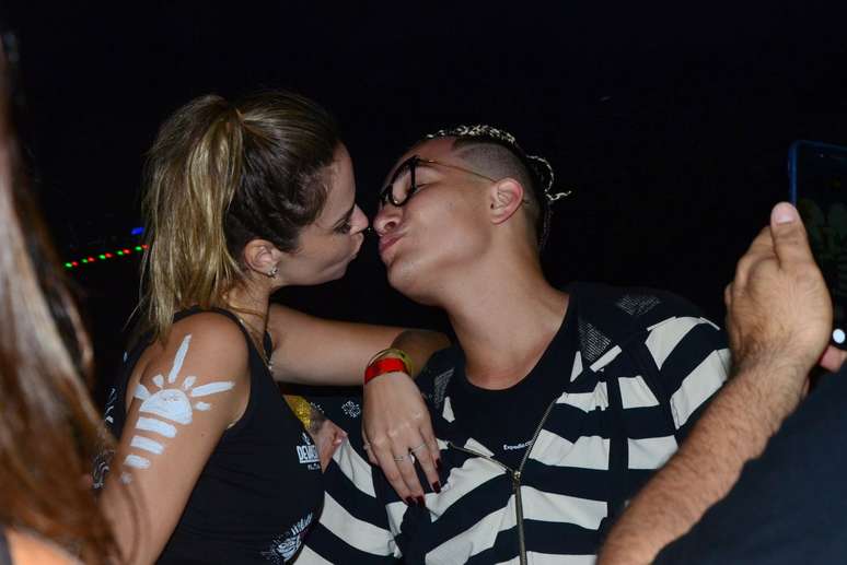 &#034;Quase&#034; beijo de Ana Paula Renault e MC Gui