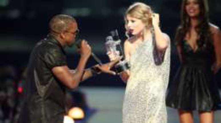 Kanye West n&atilde;o ficou muito feliz com a vit&oacute;ria de Taylor Swift