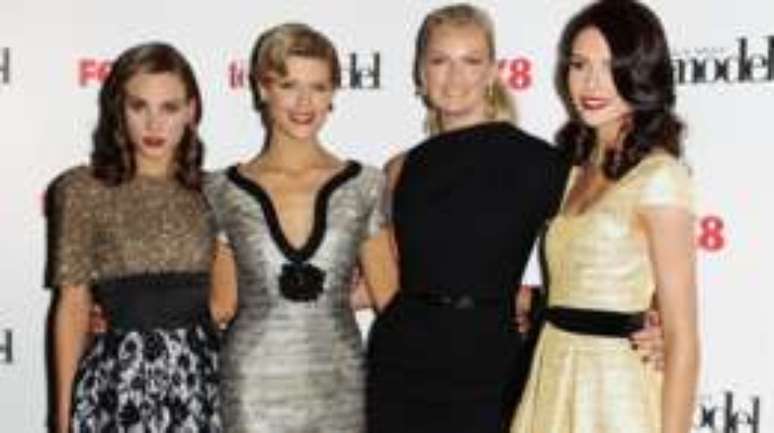 Kelsey Martinovich (&agrave; esquerda) pensou que tinha ganho o Next Top Model da Austr&aacute;lia