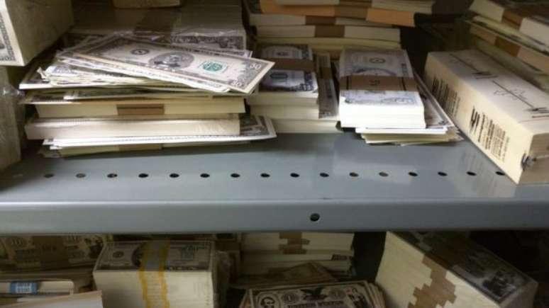 D&oacute;lares falsos s&atilde;o armazenados na empresa.
