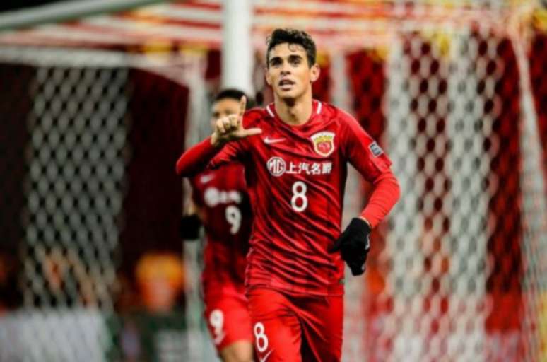 Oscar deixou o Chelsea para jogar no Shangai SIPG: R$ 198 milhões