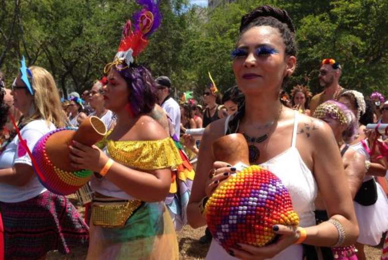 Fechando o Carnaval não oficial, o Bloco das Mulheres Rodadas desfilou na zona sul contra o machismo, a misoginia, o racismo e a homofobia 