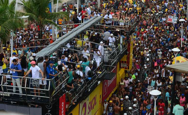 Carnaval Salvador 2017: arrastão na quarta-feira de cinzas na Barra Ondina