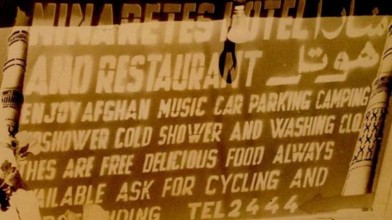 Na trilha hippie, v&aacute;rios hot&eacute;is afeg&atilde;os ofereciam banho - de &aacute;gua fria -, m&uacute;sica, espa&ccedil;o para estacionar, acampar e lavar as roupas 