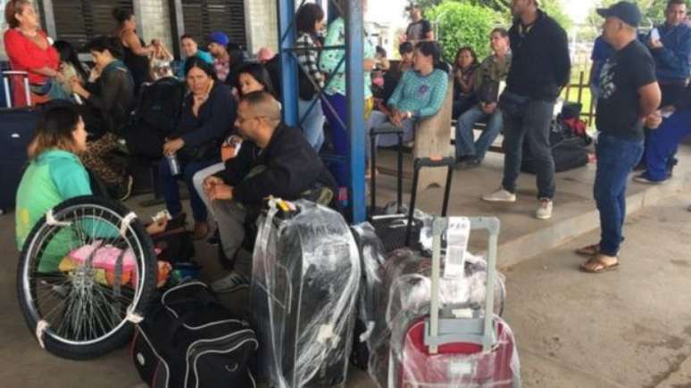 Dezenas de venezuelanos fogem diariamente para o Brasil para escapar da crise 