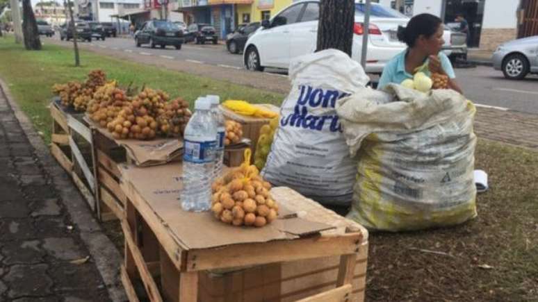 Alguns venezuelanos encontram nos semáforos uma opção para ganhar a vida 