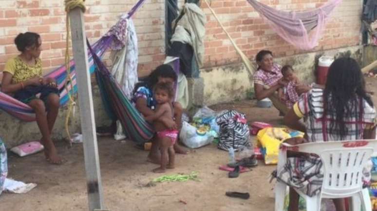 Índios warao são maioria no centro de imigrantes de Boa Vista, onde recebem cuidados 