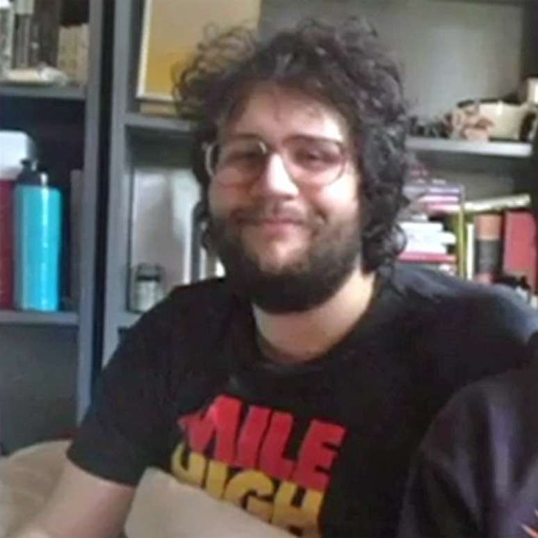 John foi diagnosticado pela primeira vez em 2011