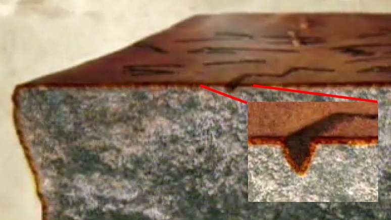 A p&aacute;tina &eacute; uma fina camada que se forma ao longo do tempo na superf&iacute;cie da pedra