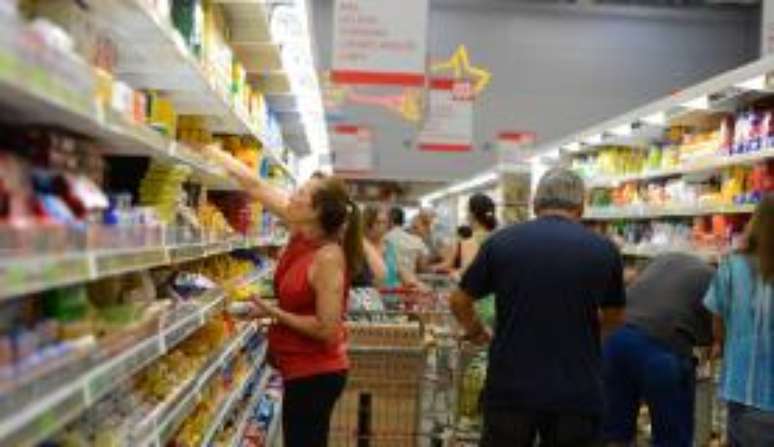 Consumidores pagaram mais pela cesta básica em 25 capitais
