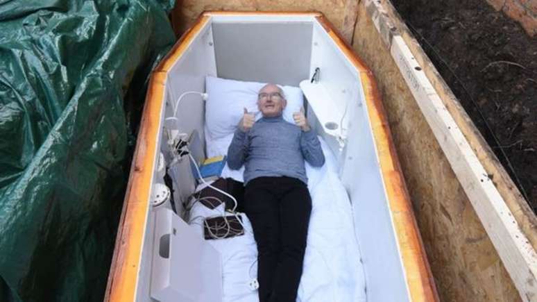 O caix&atilde;o foi especialmente adaptado para que ele pudesse transmitir experi&ecirc;ncia ao vivo