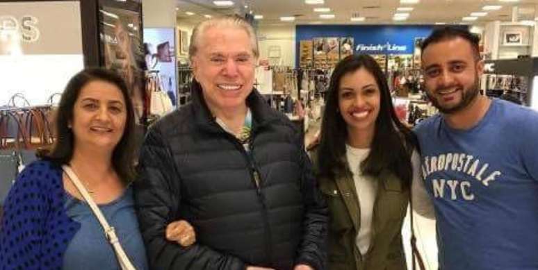 O apresentador fez pose com turistas de São Paulo em Orlando