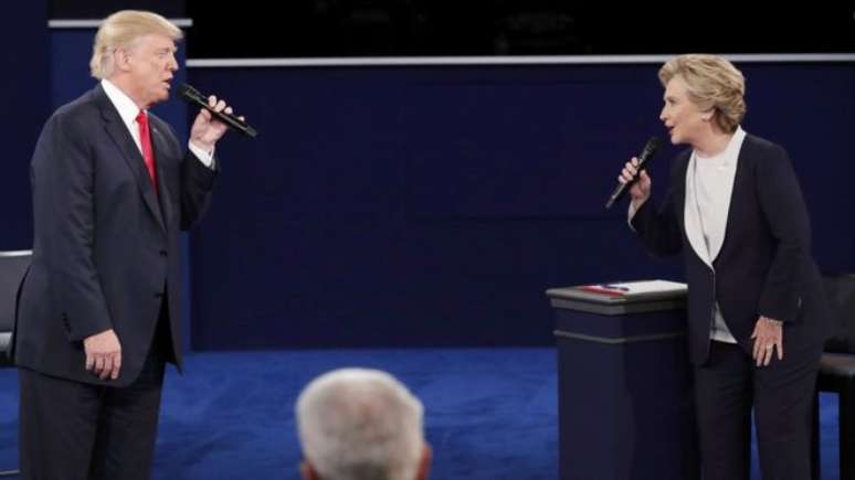 Hillary Clinton foi interrompida 51 vezes por Donald Trump durante suas falas, o que levantou debate sobre o chamado "manterrupting"