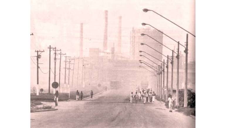 No final da década de 1970 e início dos anos 1980, polo industrial de Cubatão emitia mais de mil toneladas de gases tóxicos diariamente, sem filtragem