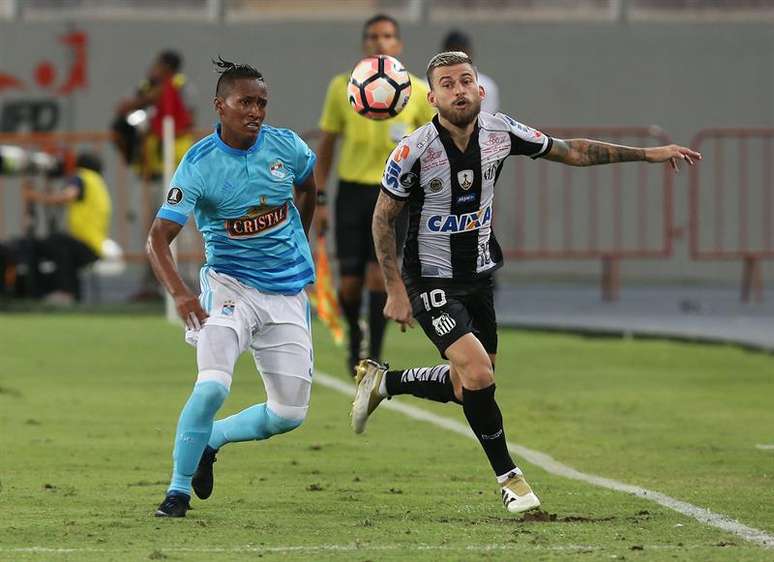 Lucas Lima em lance de Sporting Cristal x Santos, pela Libertadores