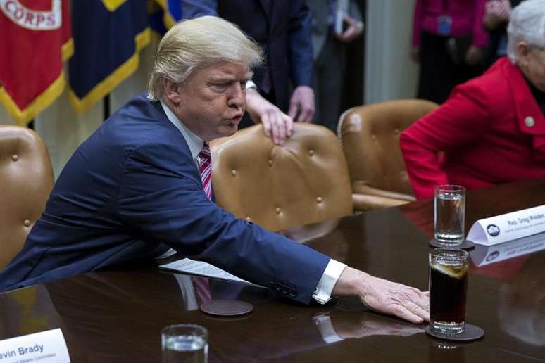 O presidente dos Estados Unidos, Donald Trump, participou hoje de um debate sobre a reforma de saúde realizada na Sala Roosevelt da Casa Branca, Washington, EUA
