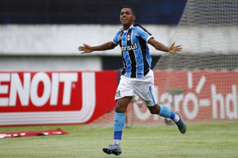 Pedro Rocha renovou com o Grêmio (Foto: Lucas Uebel/Grêmio)