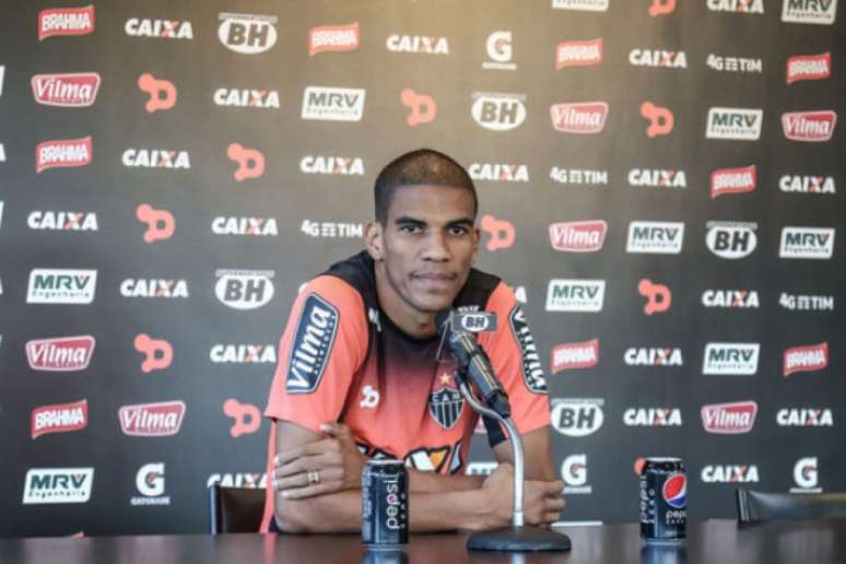 Titular ao lado de Gabriel, zagueiro não tem presença garantida no jogo desta segunda (Foto:Divulgação/Atlético-MG)