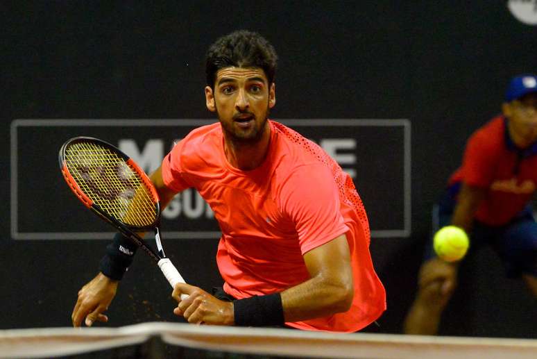 O tenista brasileiro Thomaz Bellucci, durante partida contra o argentino Diego Schwartzman, válida pela primeira rodada do Brasil Open de Tênis 2017, em São Paulo.