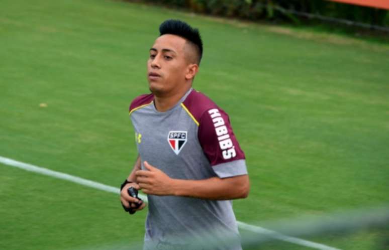 Cueva perdeu o clássico com o Palmeiras devido a problema na coxa esquerda