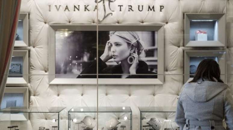 Rede online de roupas disse que vendas dos produtos Ivanka Trump aumentaram 346% em fevereiro na comparação com janeiro e 557% na comparação com a média do ano passado