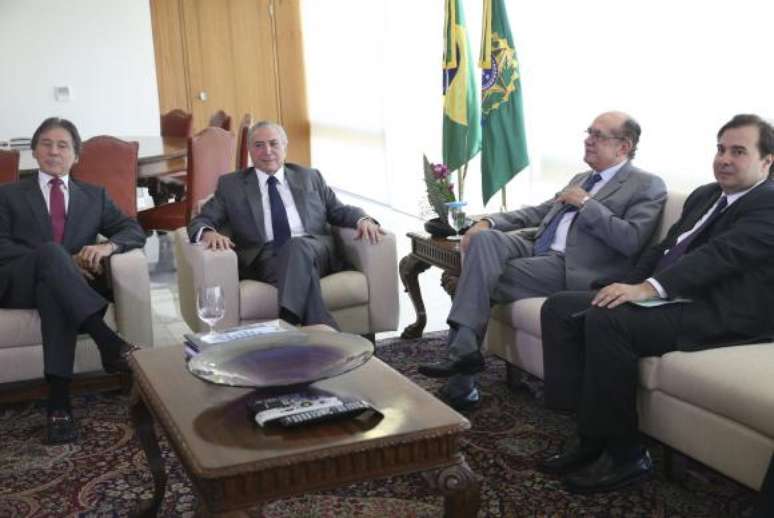 Brasília - O presidente Michel Temer recebe no Palácio do Planalto, os presidentes Gilmar Mendes, do TSE, Eunício Oliveira, do Senado, e Rodrigo Maia, da Câmara dos Deputados  