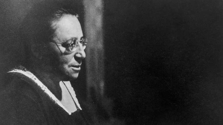 Emmy Noether foi considerada por Albert Einstein como 'o gênio matemático criativo mais importante que já existiu desde que as mulheres passaram a ter acesso à educação superior'