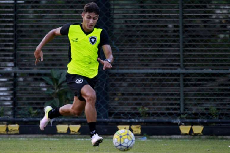 Marcinho durante treino em General Severiano, no ano passado (Foto: Vitor Silva/SSPress/Botafogo)