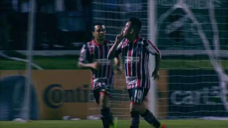 Cueva marcou o gol de empate do Tricolor e confirmou a classificação à próxima fase (Foto: Frame/Premiere)