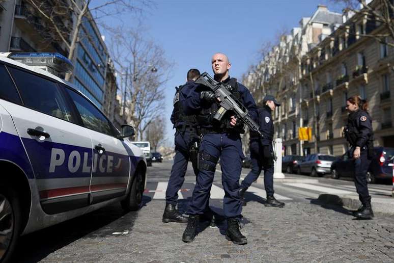 Polícia cerca arredores da sede do FMI em Paris