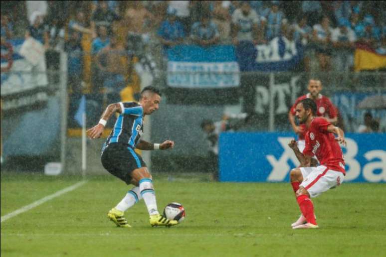 Com desfalque de Bolaños, Barrios pode completar sua quarta partida pelo Grêmio (Foto: Lucas Uebel/Grêmio)