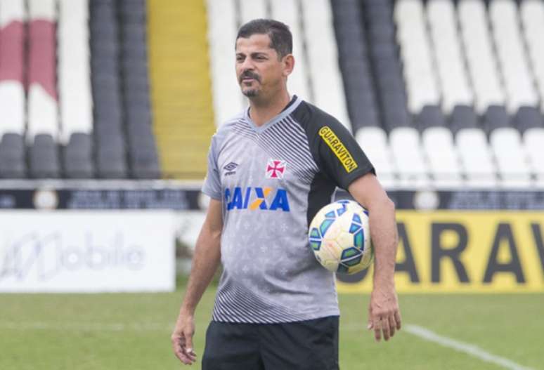 Valdir Bigode deve ser o escolhido para assumir o Vasco contra o Botafogo (Foto: Paulo Fernandes/Vasco.com.br)