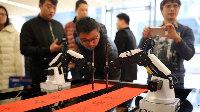 Rob&ocirc;s j&aacute; s&atilde;o capazes de executar tarefas com precis&atilde;o, mas ainda precisam ser programados