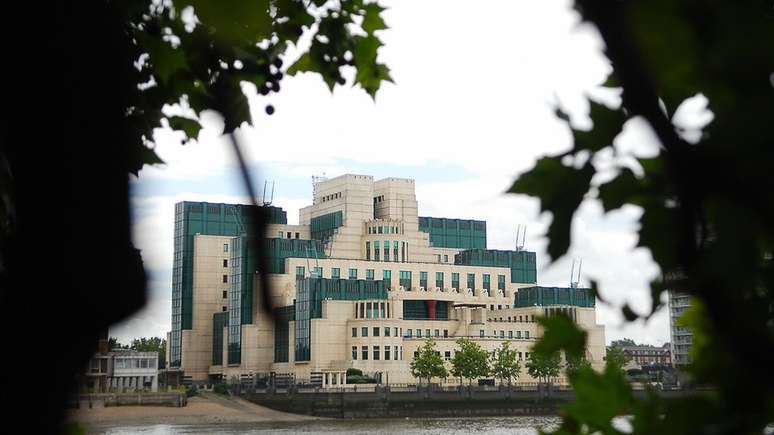 Sede do MI6 em Londres, às margens do rio Tâmisa