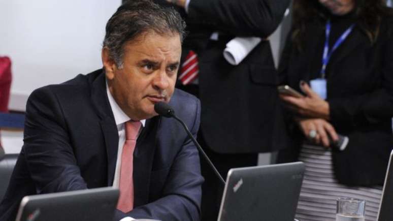 PSDB defende voto distrital misto, como o alemão, segundo Aécio Neves; PT, que defendia lista fechada, teve aumento de apoio ao sistema misto